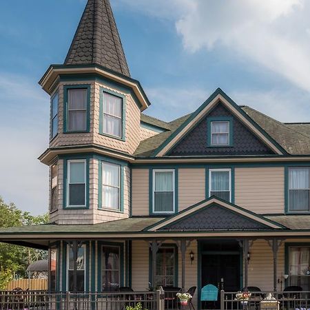 Dennison Street Inn, B & B 콜로니얼 비치 외부 사진